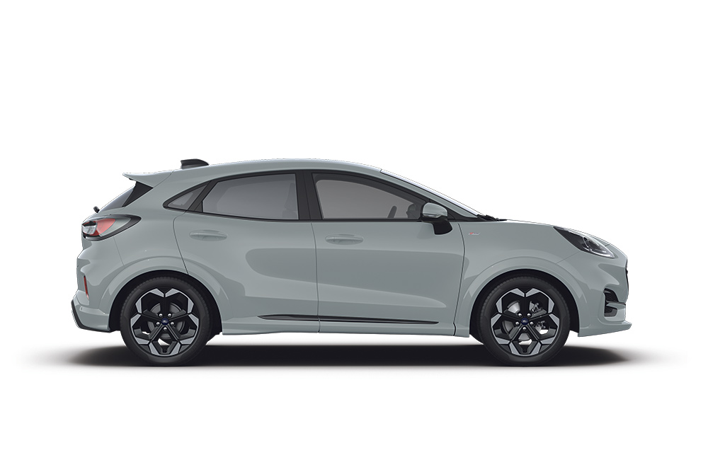 Stříbrný mild-hybridní vůz Ford Puma.