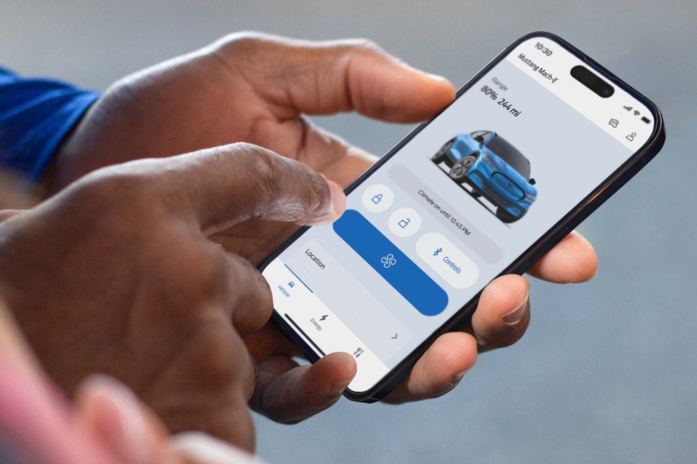 Aplikace Ford na mobilním telefonu