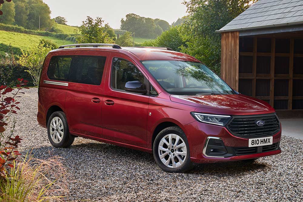 Ford Tourneo Connect přední šikmý pohled