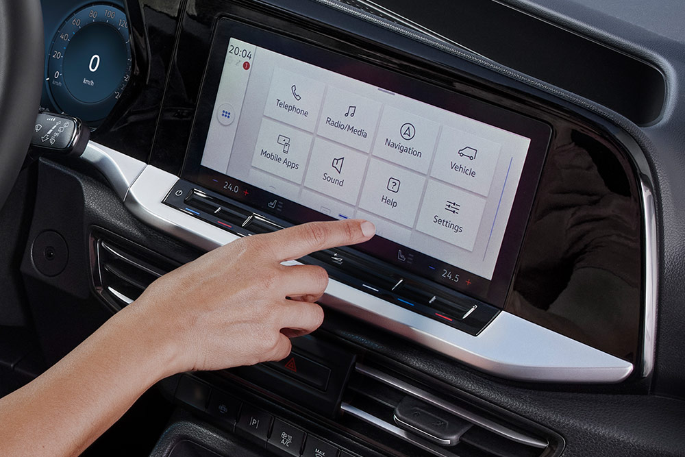 Ford Tourneo Connect pohled na dotykový displej infotainmentu
