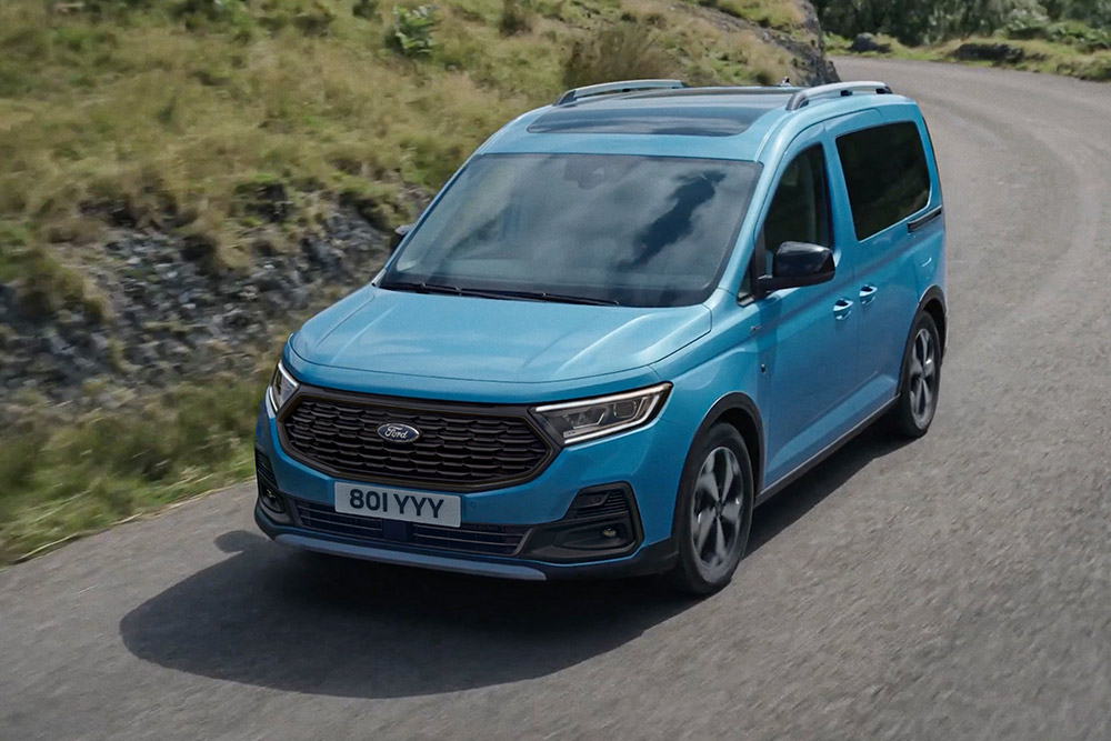 Ford Tourneo Connect pohled na přední masku