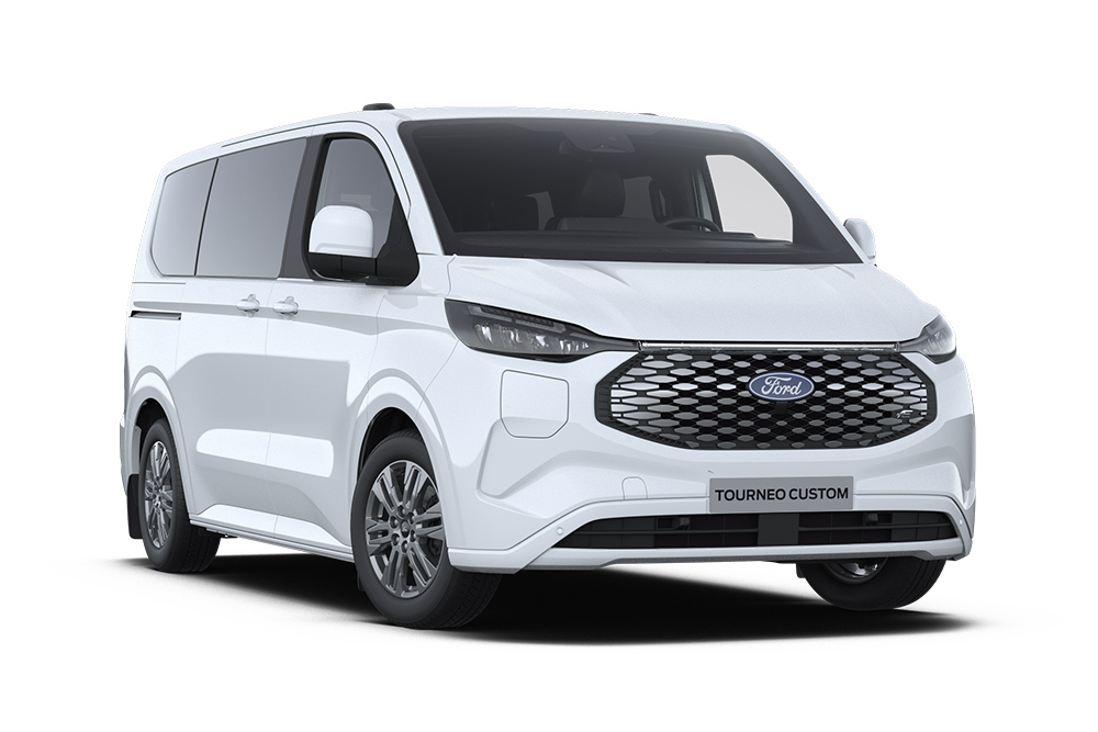 Pohled zleva zepředu na bílý Ford E-Tourneo Custom Titanium.
