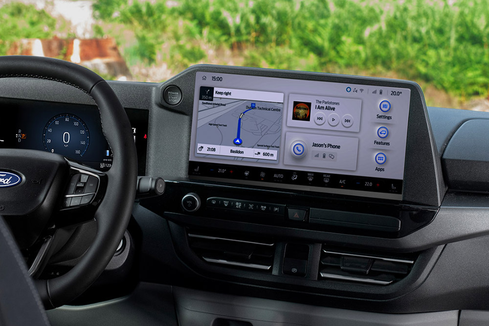 13" dotyková obrazovka SYNC™ 4 a přístrojový štít obytného vozu Ford Transit Custom Nugget. 