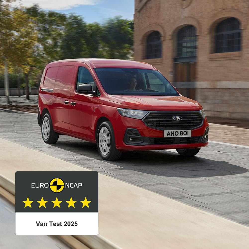 Ford Transit Connect Trend v barvě Červená Lava s přední maskou a automatickými světlomety.