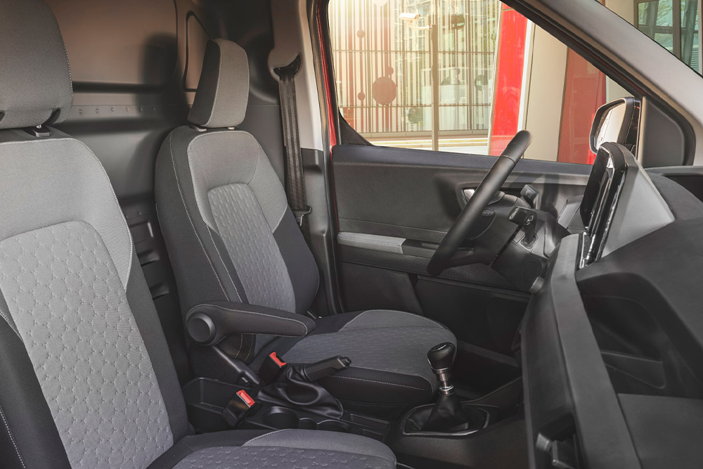 Nastavitelné sedadlo řidiče vozu Ford Transit Courier